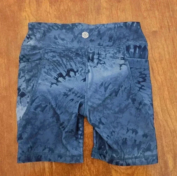 Scorpio Sol Active Biker Shorts - Picture 3 of 3